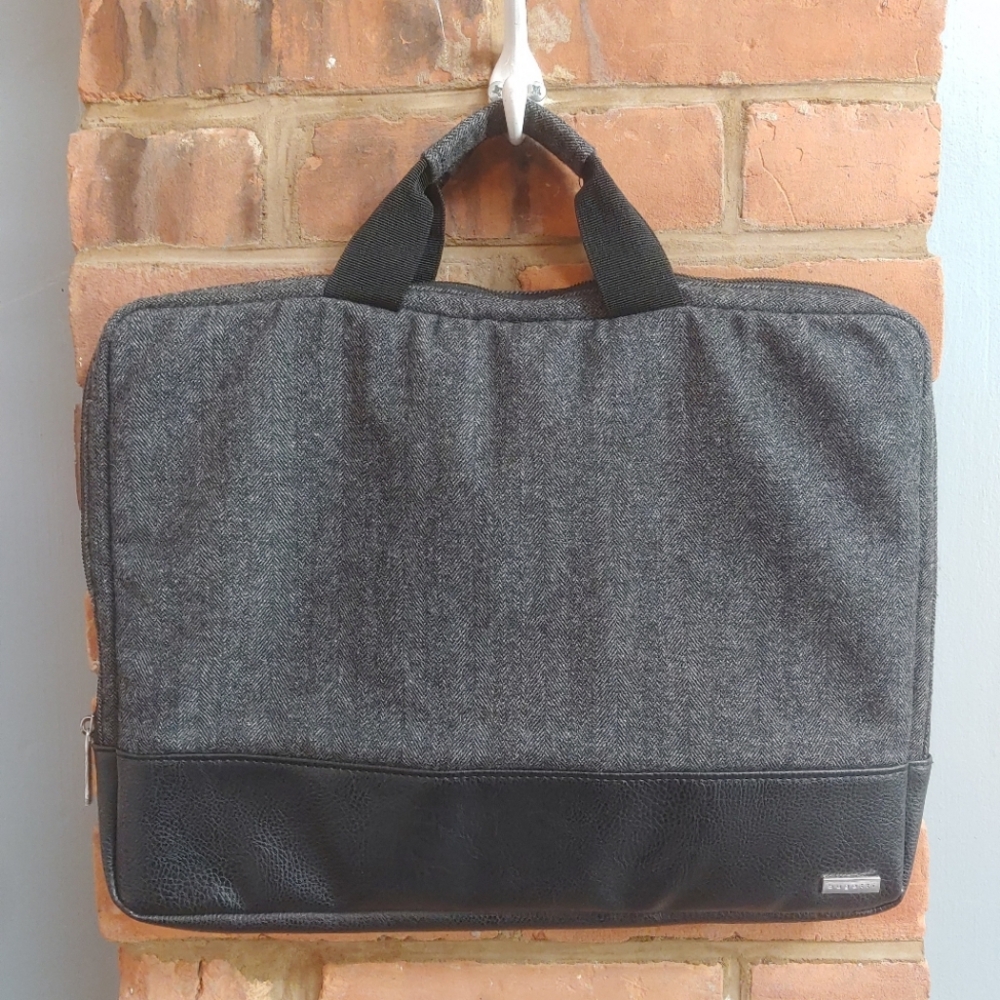 Bugatti laptop sleeve bag for 15.6 inch laptop/tablet in grey herringbone
